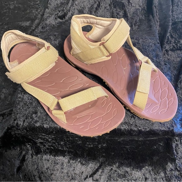 Merrell Shoes - MERRELL Earth Day Kahuna Vibram Adjustable Sandals Women’s 8 EUC Spring Summer